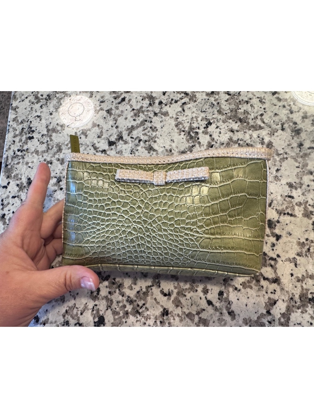 Estee Lauder Green Faux Croc Zip Cosmetic Makeup Travel Organizer Case Bow